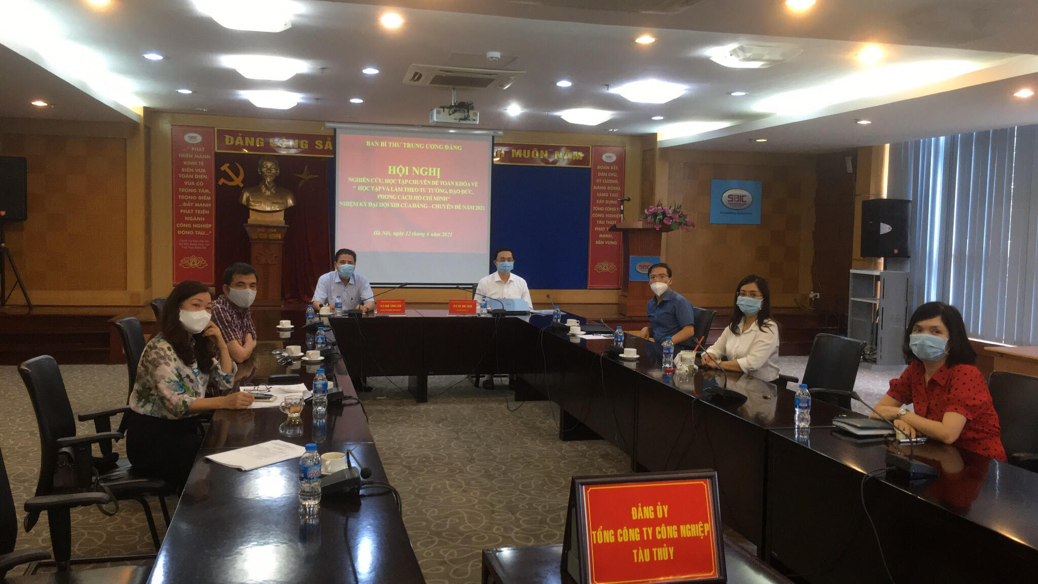 Các đại biểu tham dự Hội nghị tại điểm cầu Đảng ủy Tổng công ty CN Tàu thuỷ.