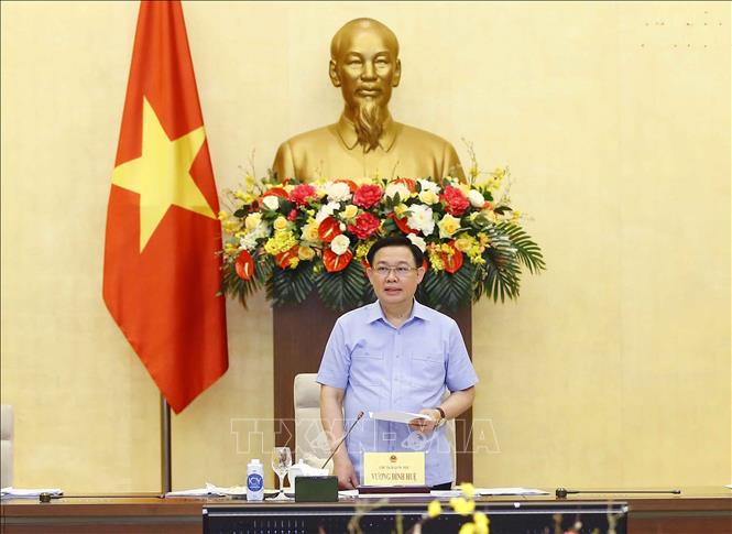 Chủ tịch Quốc hội Vương Đình Huệ phát biểu.