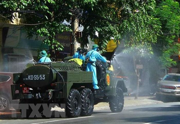 Phun thuốc khử trùng