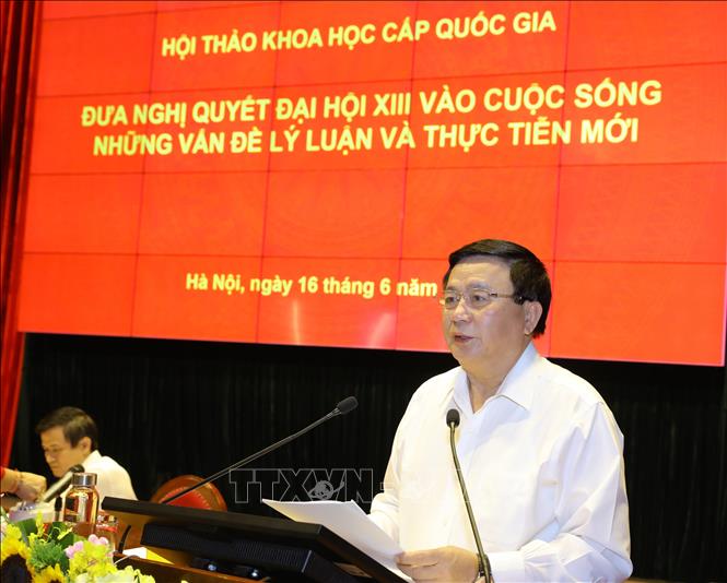 GS.TS Nguyễn Xuân Thắng, Ủy viên Bộ Chính trị, Giám đốc Học viện Chính trị quốc gia Hồ Chí Minh, Chủ tịch Hội đồng Lý luận Trung ương phát biểu khai mạc và chỉ đạo Hội thảo.