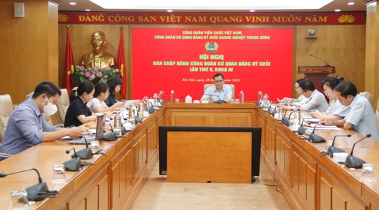 Đồng chí Chu Đình Động - Ủy viên Ban Thường vụ, Trưởng Ban Dân vận Đảng ủy Khối, Chủ tịch Công đoàn Cơ quan Đảng ủy Khối chủ trì Hội nghị.