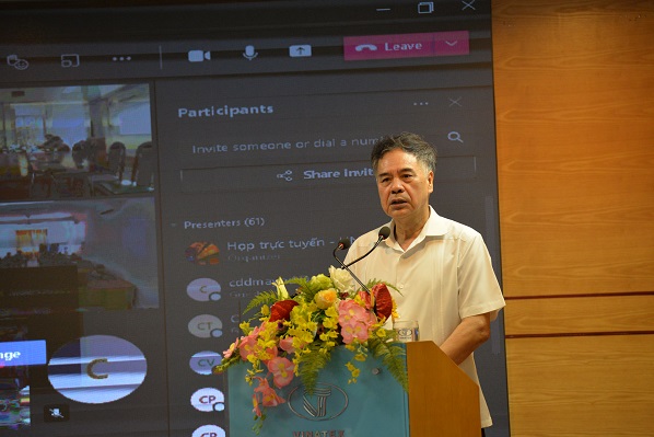 PGS.TS Nguyễn Viết Thông truyền đạt các nội dung trọng tâm của Nghị quyết XIII.