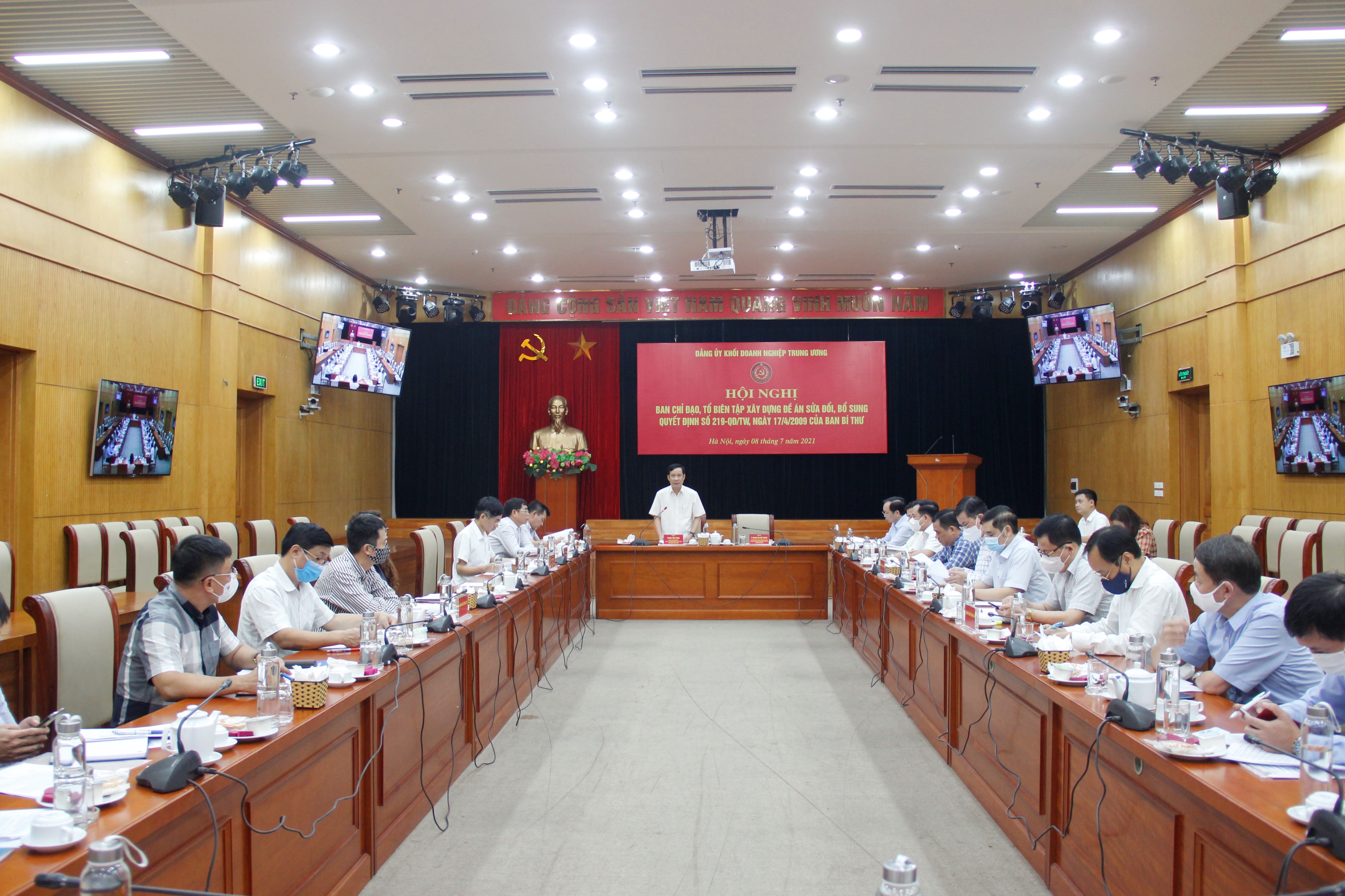 đồng chí Phạm Tấn Công, Phó Bí thư Thường trực Đảng ủy Khối Doanh nghiệp Trung ương, Phó Trưởng Ban Chỉ đạo phát biểu khai mạc Hội nghị.