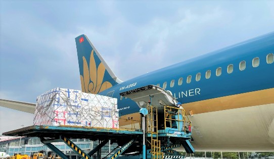5- Đẩy mạnh vận tải hàng hóa là một trong các giải pháp bù đắp doanh thu cho Vietnam Airlines.