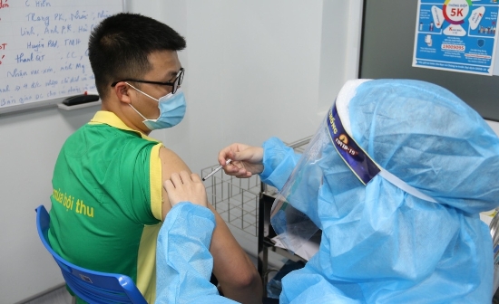 CBNV PVFCCo được tiêm vắc-xin.