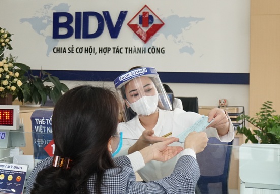 Giao dịch tại BIDV. 