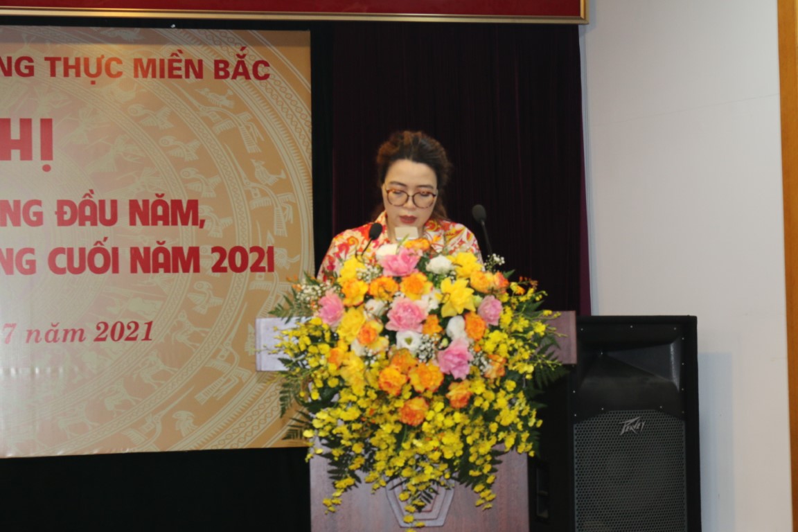 Đ/c Bùi Thị Thanh Tâm, Ủy viên BTV Đảng ủy Khối, Bí thư Đảng ủy, Chủ tịch HĐTV Tổng công ty phát biểu khai mạc hội nghị.