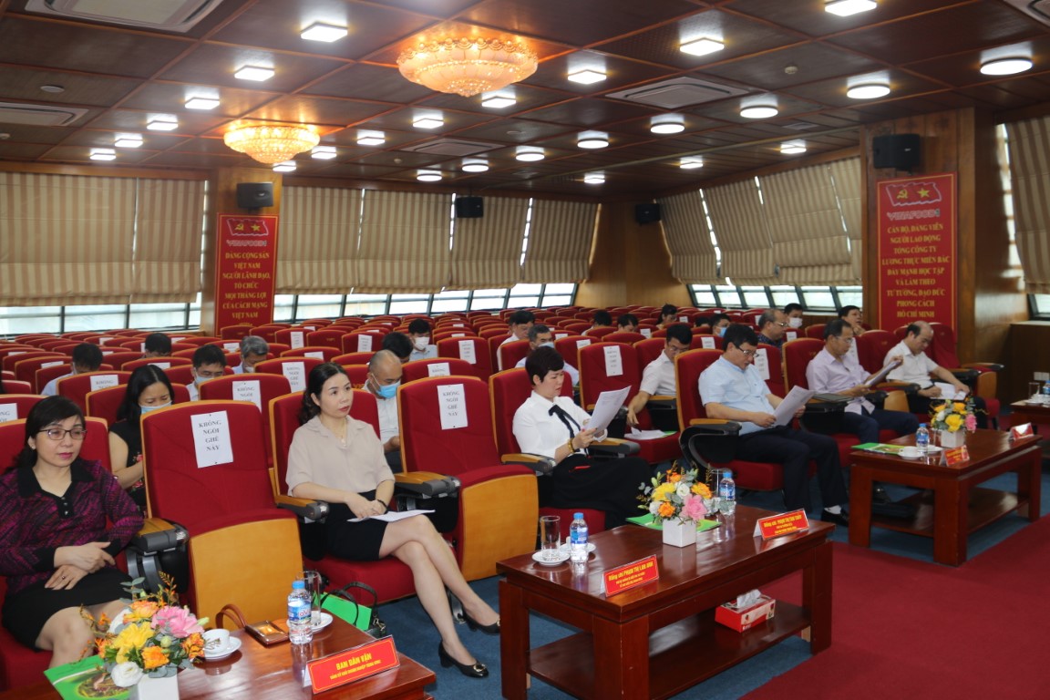 Các đại biểu tham dự hội nghị