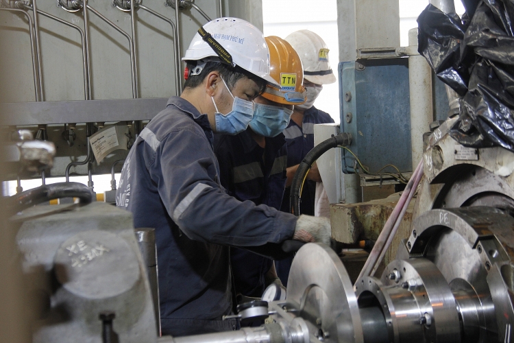 Người lao động trong Nhà máy Đạm Phú Mỹ.