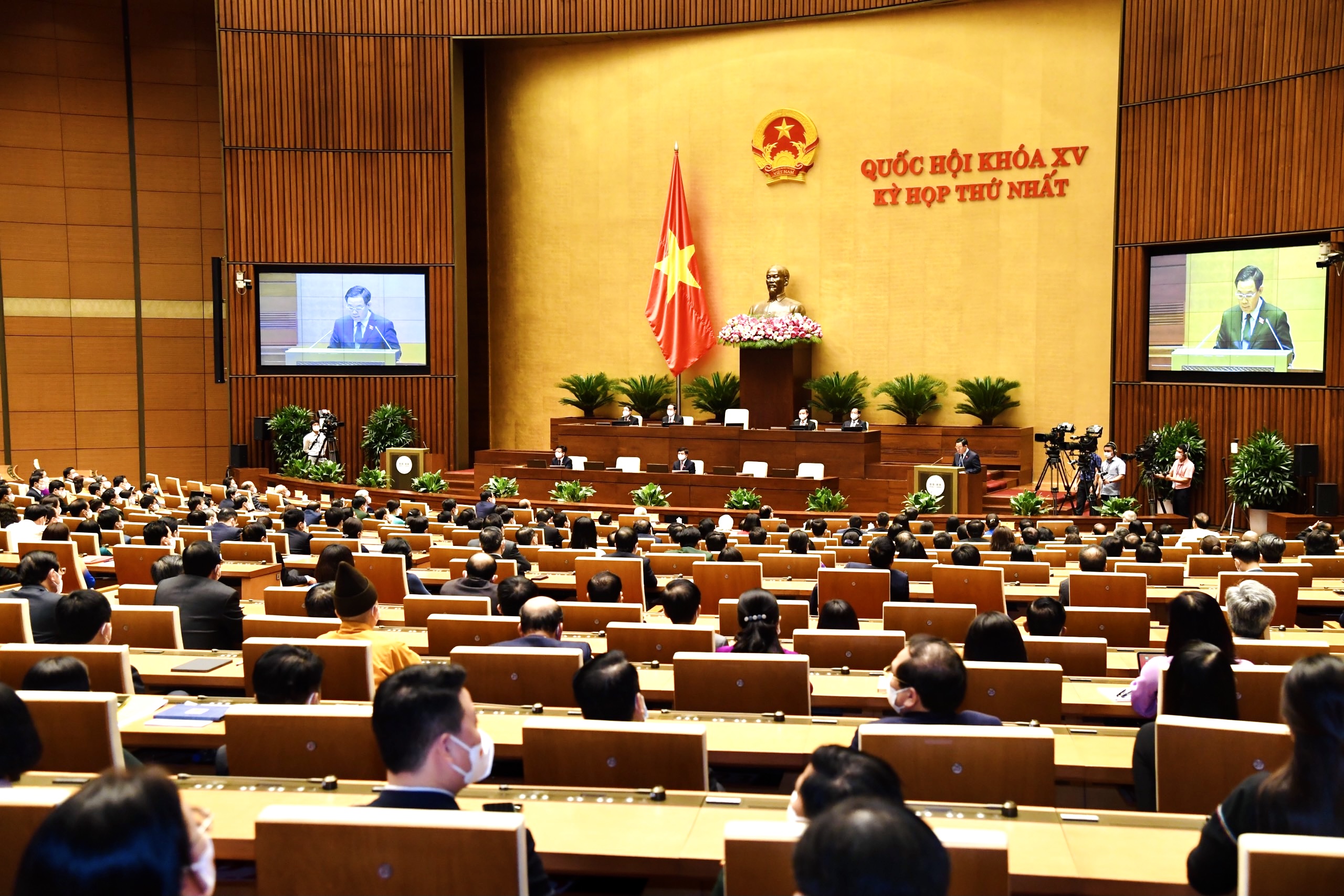 Sau 9 ngày làm việc liên tục, khẩn trương, nghiêm túc, dân chủ, đoàn kết, trí tuệ và trách nhiệm, kỳ họp thứ nhất, Quốc hội khóa XV đã hoàn thành toàn bộ chương trình đề ra và bế mạc vào chiều 28/7.