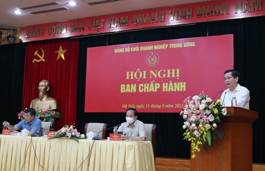 Đồng chí Nguyễn Long Hải - Bí thư Đảng ủy Khối Doanh nghiệp Trung ương phát biểu tại Hội nghị.