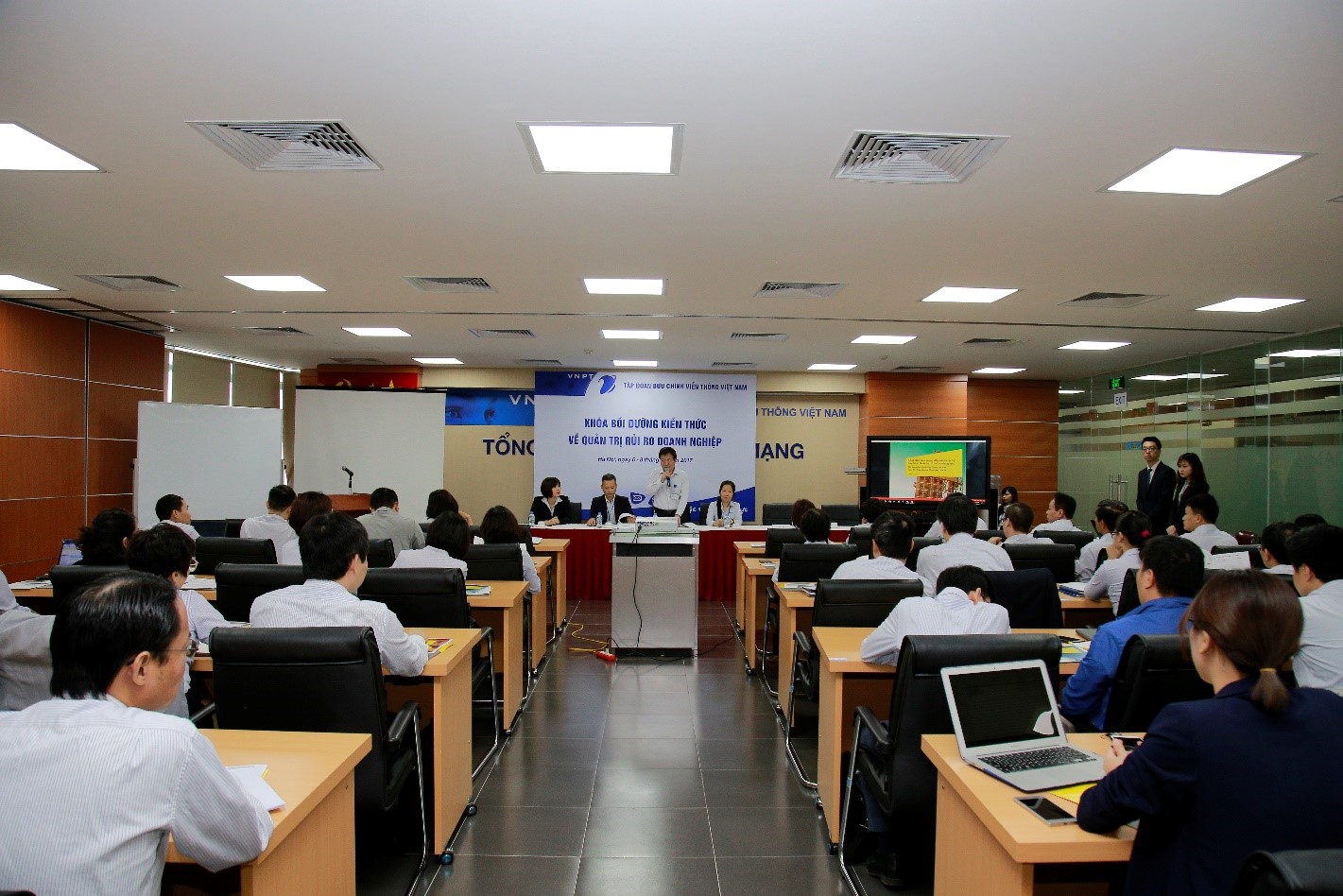 Khóa bồi dưỡng kiến thức về quản trị rủi ro doanh nghiệp tổ chức tại Tổng công ty Hạ tầng mạng.