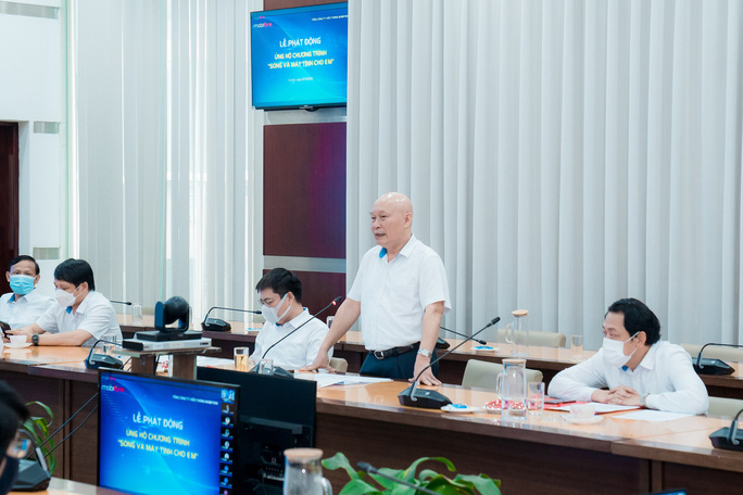 Chủ tịch HĐTV MobiFone phát động CBCNV ủng hộ 4.000 máy tỉnh bảng.