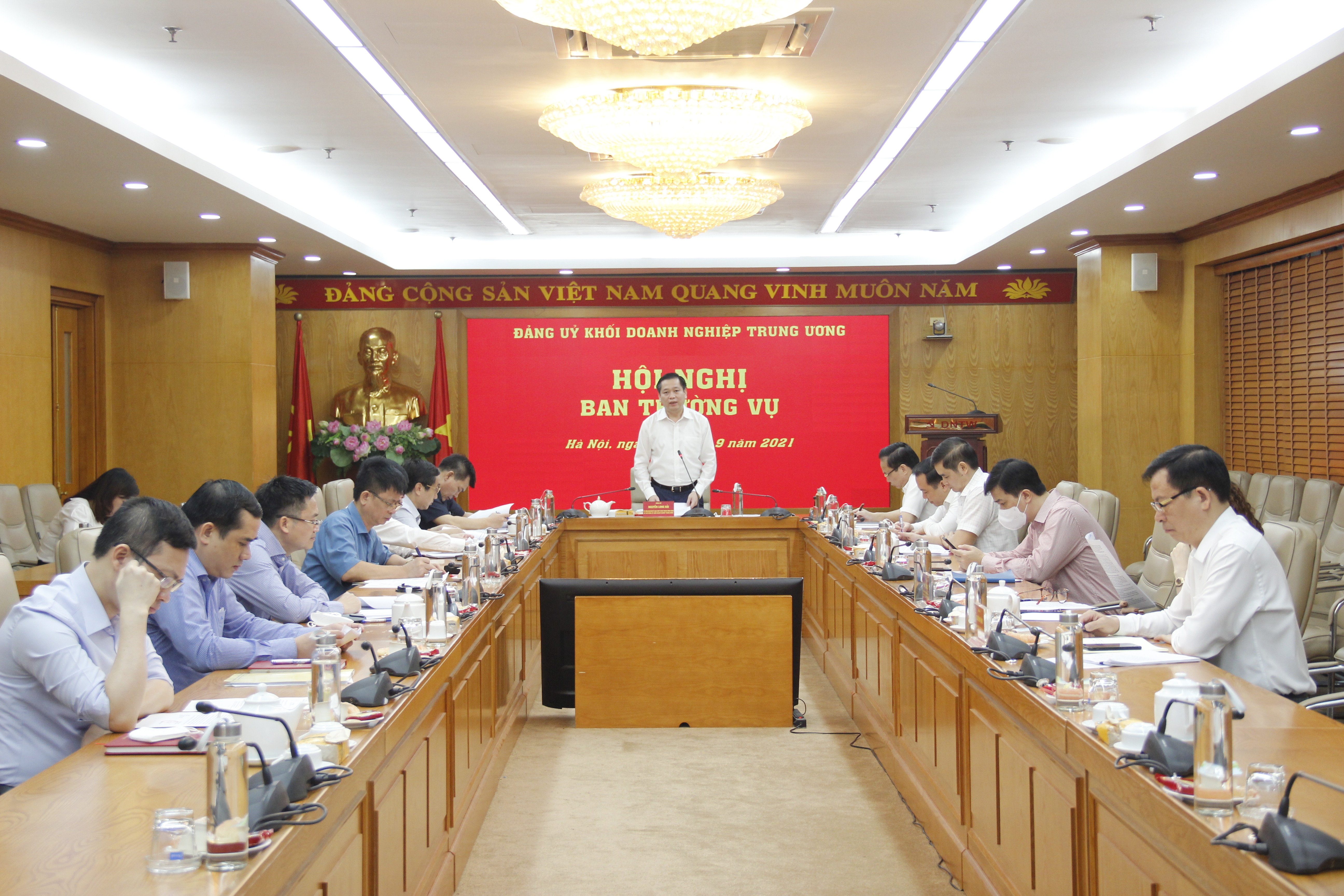 Đồng chí Nguyễn Long Hải, Ủy viên dự khuyết BCH Trung ương Đảng, Bí thư Đảng ủy Khối phát biểu chủ trì Hội nghị Ban Thường vụ.