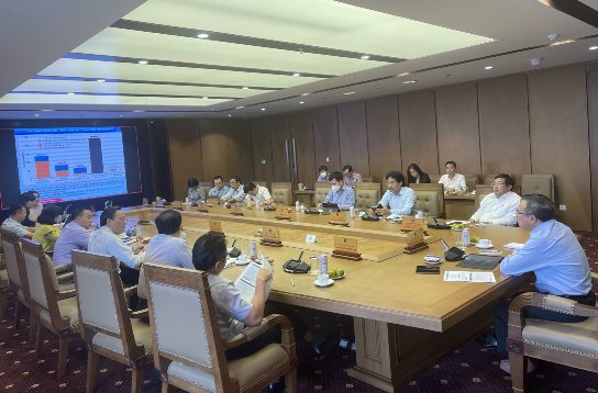 Quang cảnh cuộc họp.