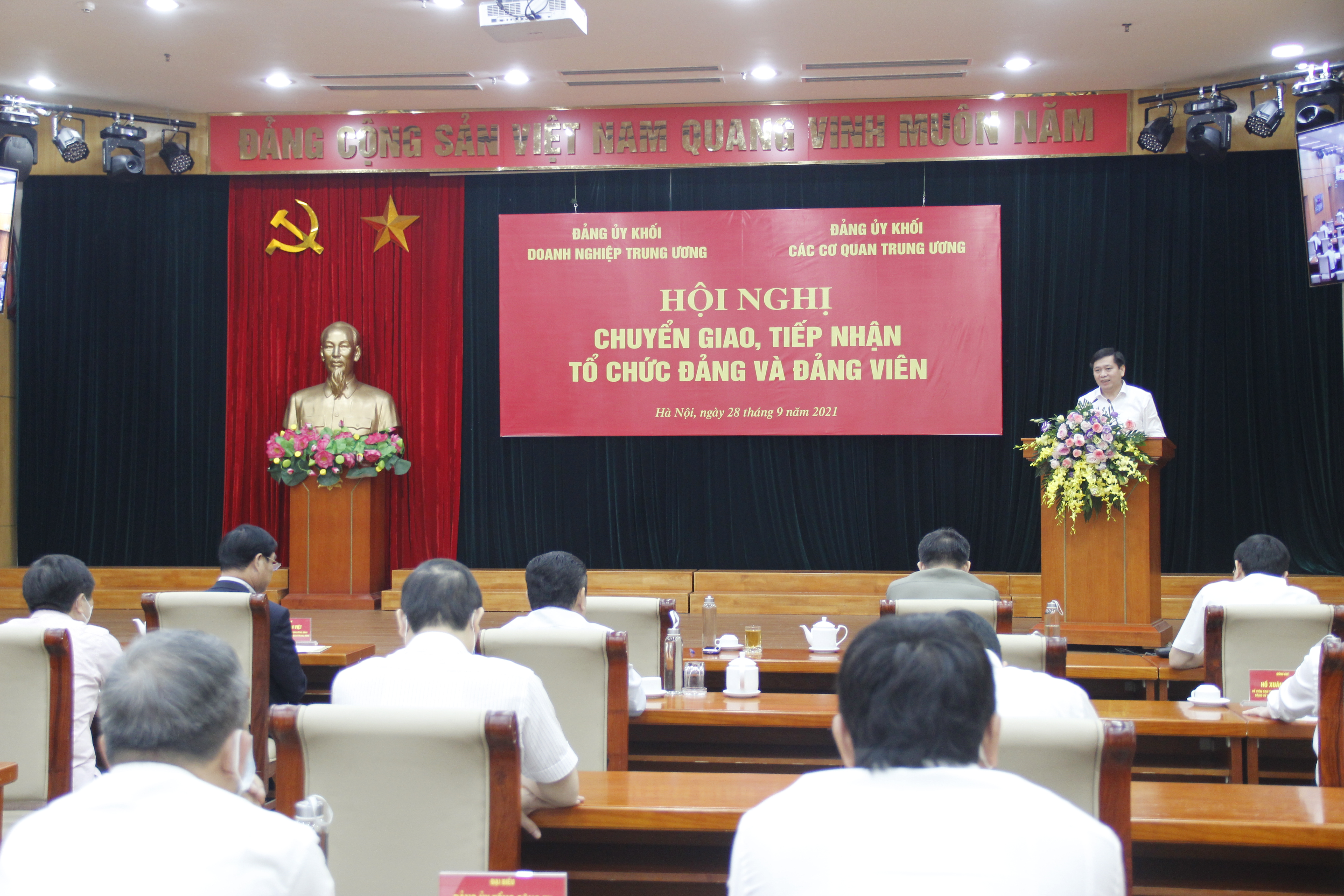 Đồng chí Nguyễn Long Hải - Ủy viên dự khuyết BCH Trung ương Đảng, Bí thư Đảng ủy Khối phát biểu tại Hội nghị.