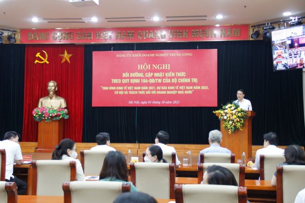 Đồng chí Vũ Trí Thắng, Ủy viên BCH Đảng bộ Khối, Giám đốc Trung tâm Bồi dưỡng Chính trị Đảng ủy Khối phát biểu kết thúc Hội nghị.