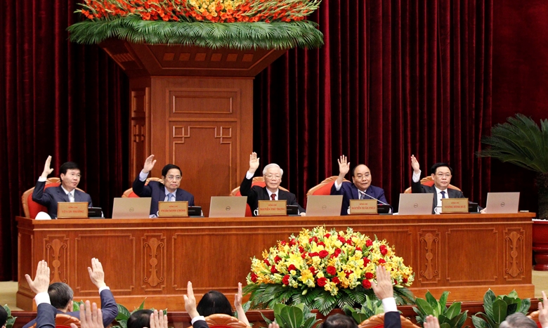 Các đại biểu biểu quyết thông qua Chương trình Hội nghị. 