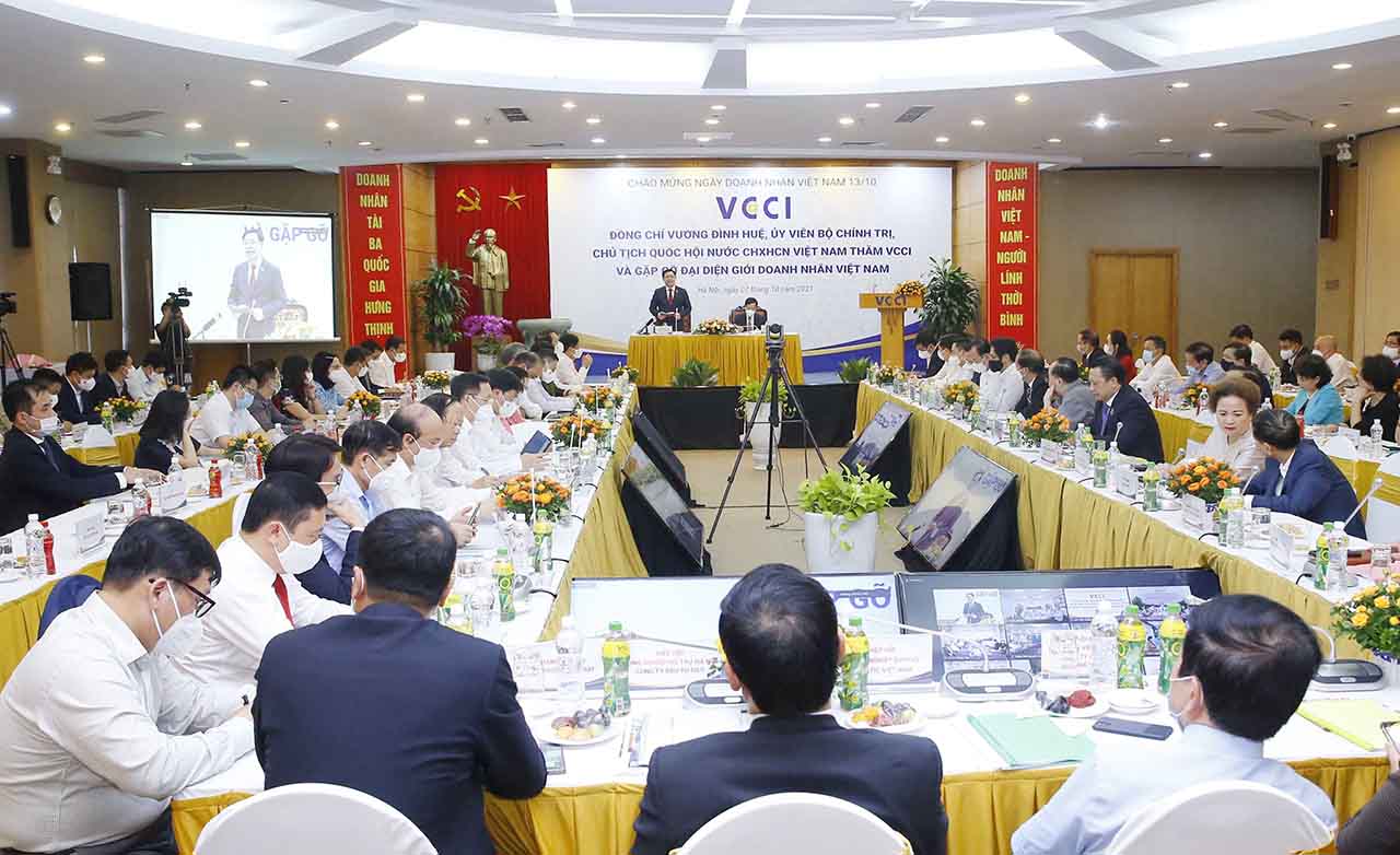 Chủ tịch Quốc hội Vương Đình Huệ phát biểu tại buổi làm việc.