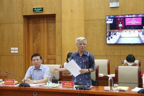 Nguyên Phó Bí thư Thường trực Đảng ủy Khối Doanh nghiệp Trung ương Trần Văn Tuấn phát biểu tại Hội thảo.