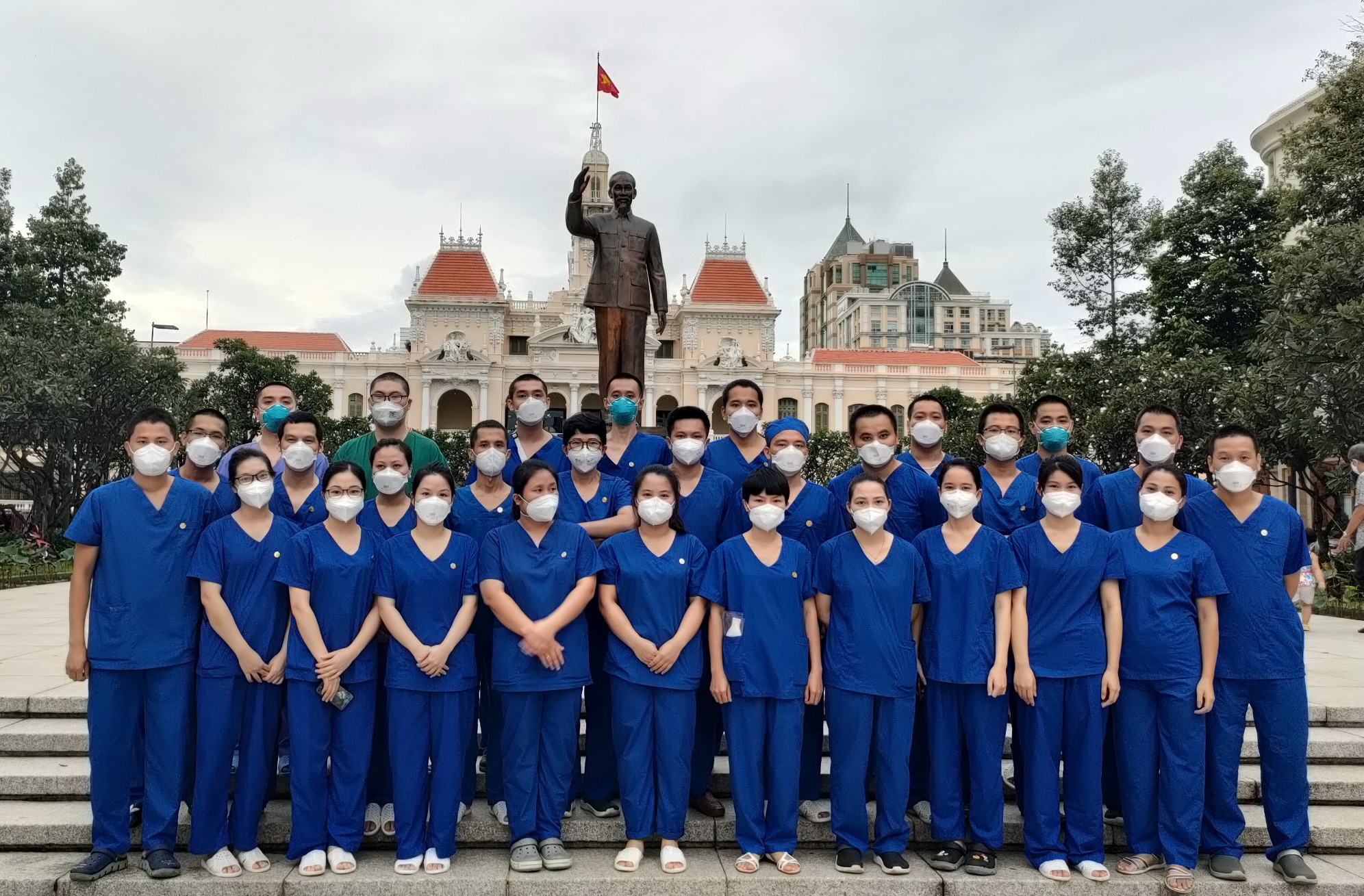 Đoàn y bác sĩ tình nguyện Bệnh viện Bưu điện hỗ trợ TP Hồ Chí Minh chống dịch bệnh COVID-19