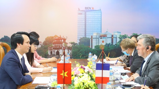 Quang cảnh buổi làm việc.