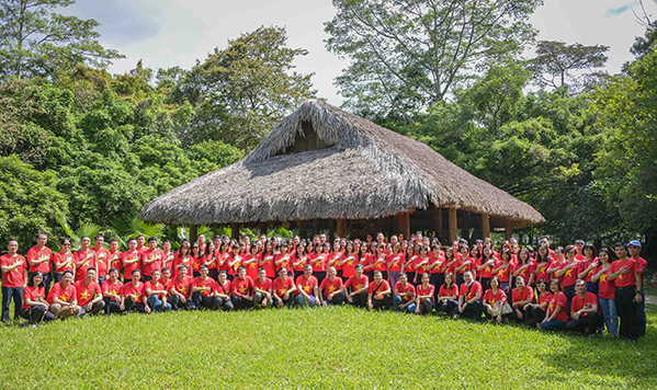 Lễ trao huy diệu Đảng và kết nạp đảng viên tại ATK Tân Trào Tuyên Quang.