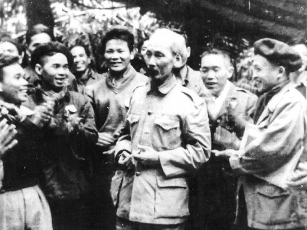 Phong cách làm việc của Người là luôn đổi mới, sáng tạo, không cứng nhắc... 