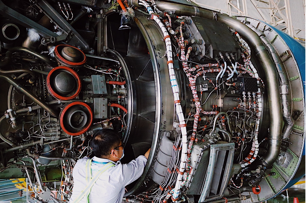 Công tác bảo dưỡng tàu bay của nhân viên kỹ thuật thuộc Trung tâm bảo dưỡng Nội trường. 