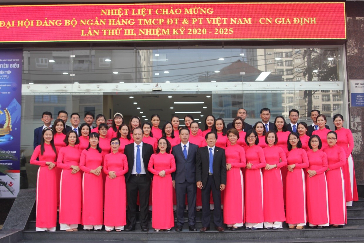 Tập thể Cấp ủy, Ban Giám đốc và đảng viên BIDV Gia Định