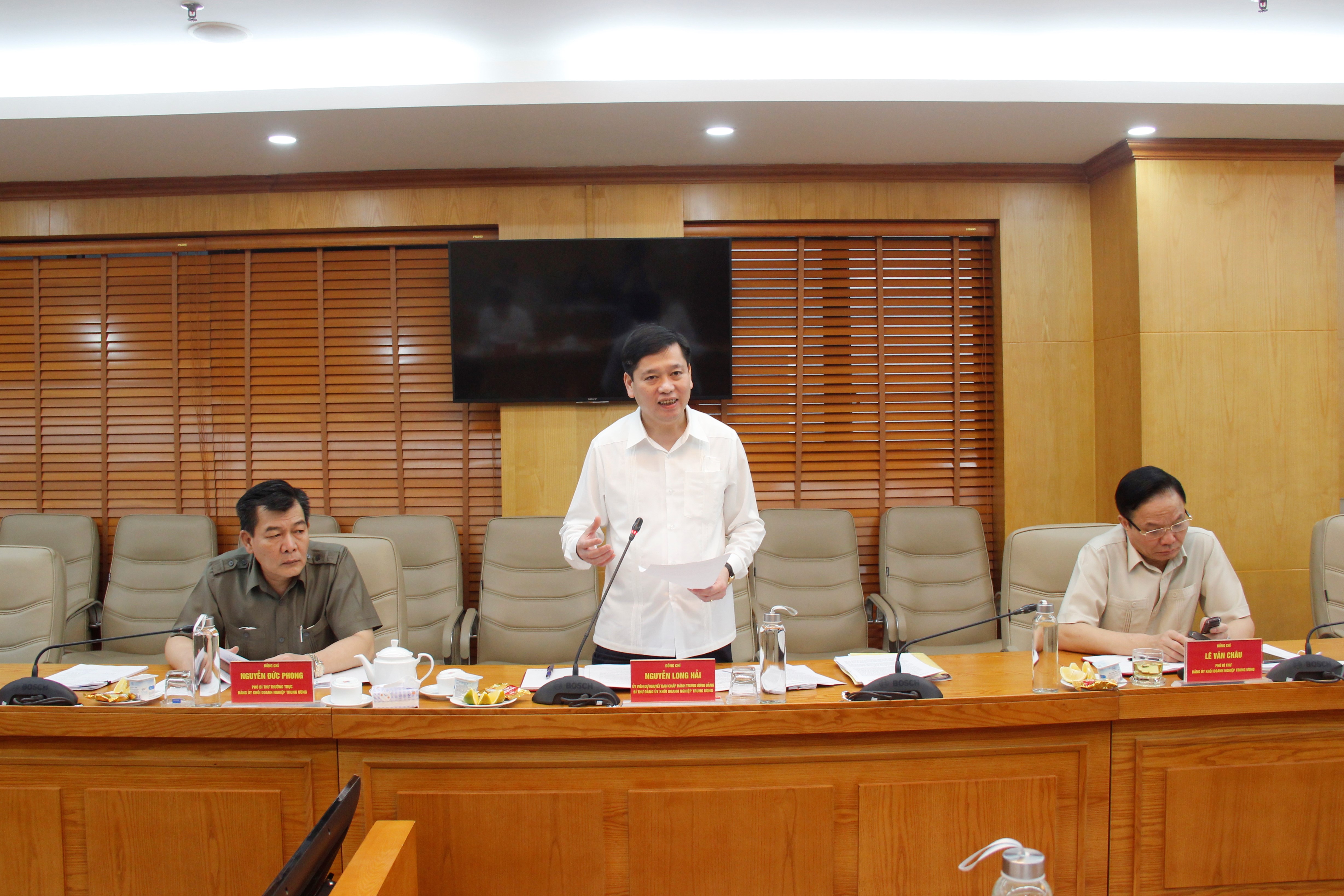 Đồng chí Nguyễn Long Hải, Ủy viên dự khuyết BCH Trung ương Đảng, Bí thư Đảng ủy Khối phát biểu chỉ đạo buổi làm việc.