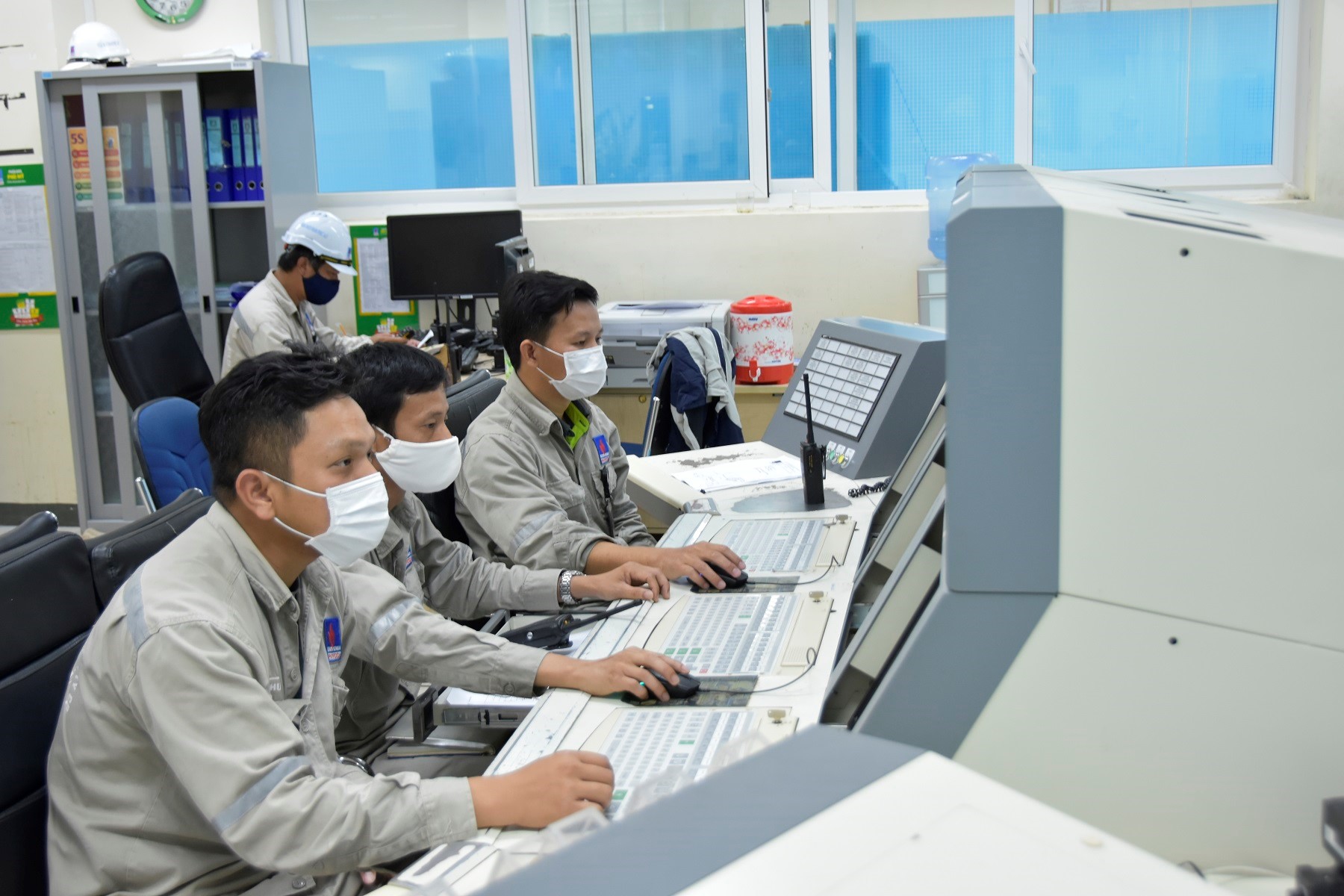 CBCNV Nhà máy Đạm Phú Mỹ tuân thủ thực hiện các biên pháp phòng chống dịch khi đang thực hiên “3 tại chỗ”.