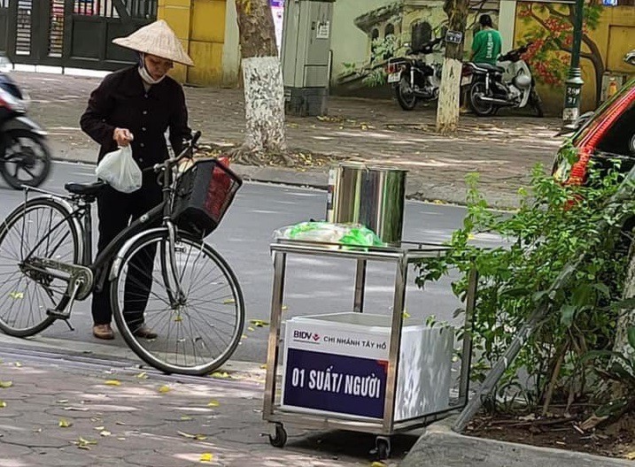 BIDV Tây Hồ  tổ chức chương trình 1.000 suất ăn miễn phí - Lan tỏa yêu thương.