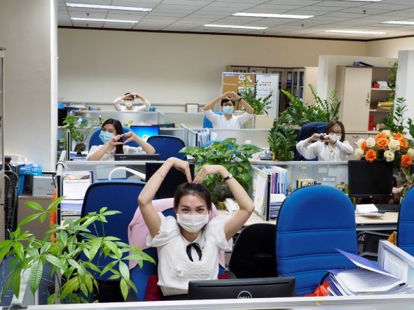 Cùng nhau thực hiện nghiêm túc các quy tắc phòng dịch, cổ vũ động viên tinh thần đồng nghiệp, chia sẻ và lan tỏa tinh thần lạc quan, vượt lên đại dịch... Mỗi cán bộ BIDV là một đại sứ truyền thông phòng chống dịch Covid-19