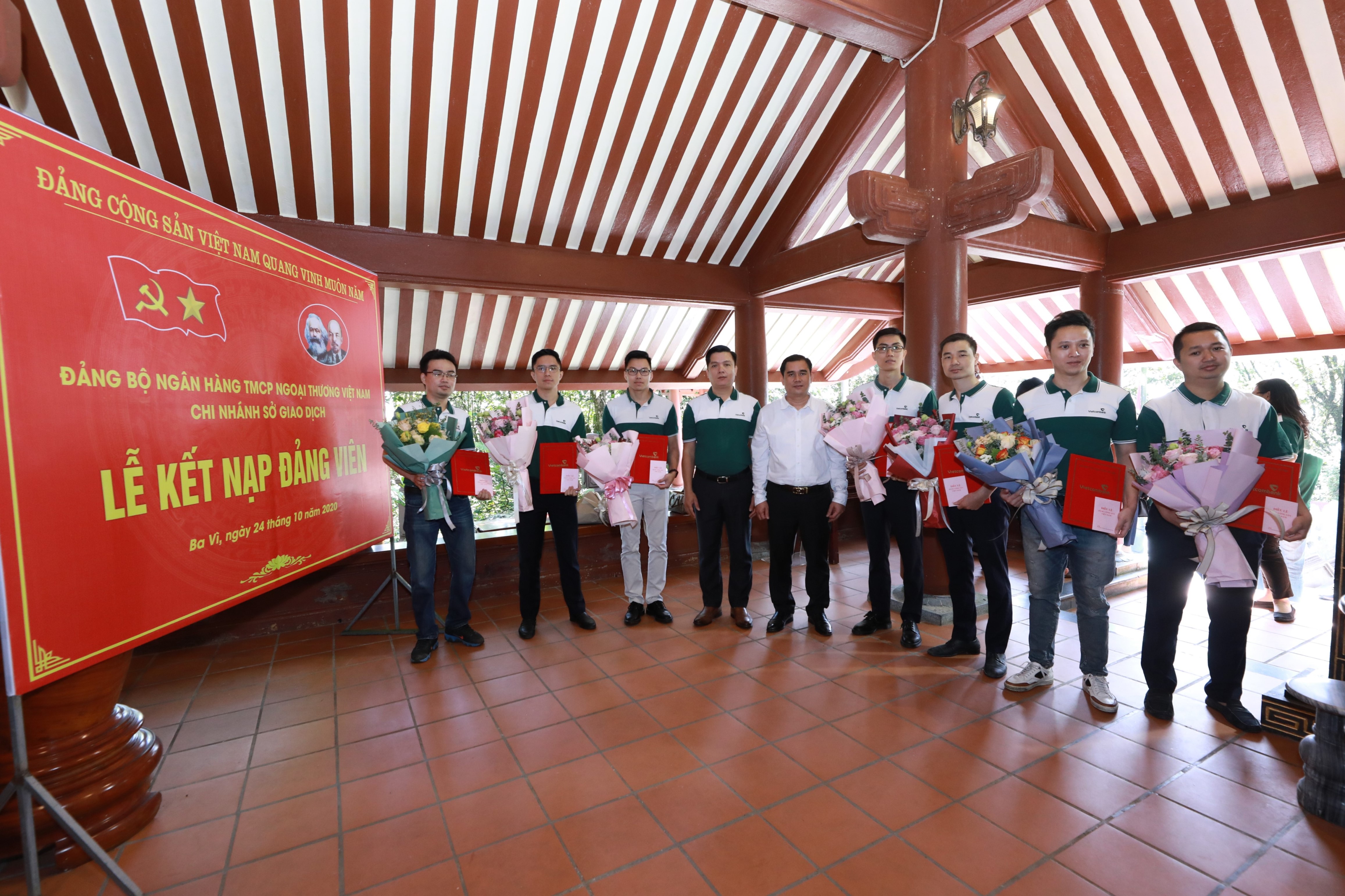 Lễ kết nạp Đảng viên tại Đền thờ Bác Hồ - Ba Vì trong Hành trình về nguồn năm 2020