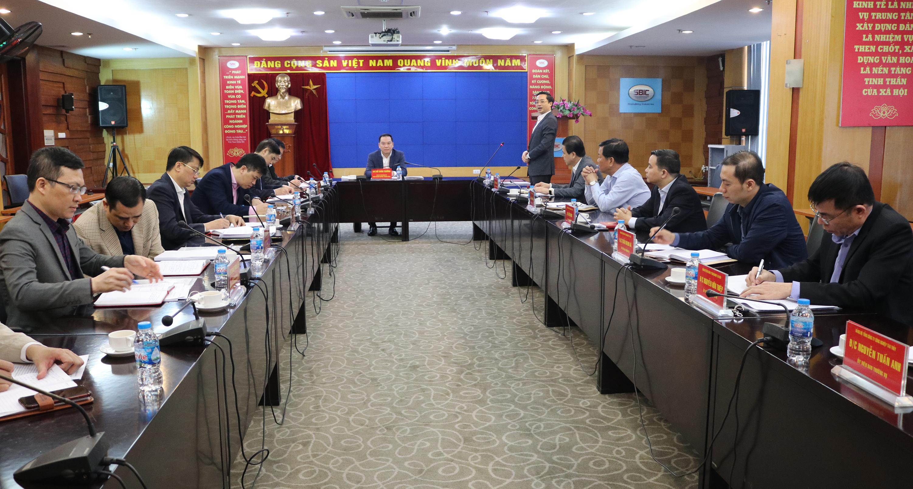 Đồng chí Vũ Anh Tuấn, Bí thư Đảng ủy, Chủ tịch HĐTV Tổng công ty Công nghiệp Tàu thủy báo cáo kết quả công tác 10 tháng đầu năm 2021.