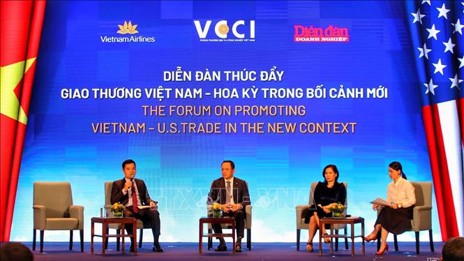Các diễn giả thảo luận tại diễn đàn. 