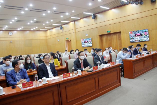 Đại biểu tham dự tại điểm cầu chính.