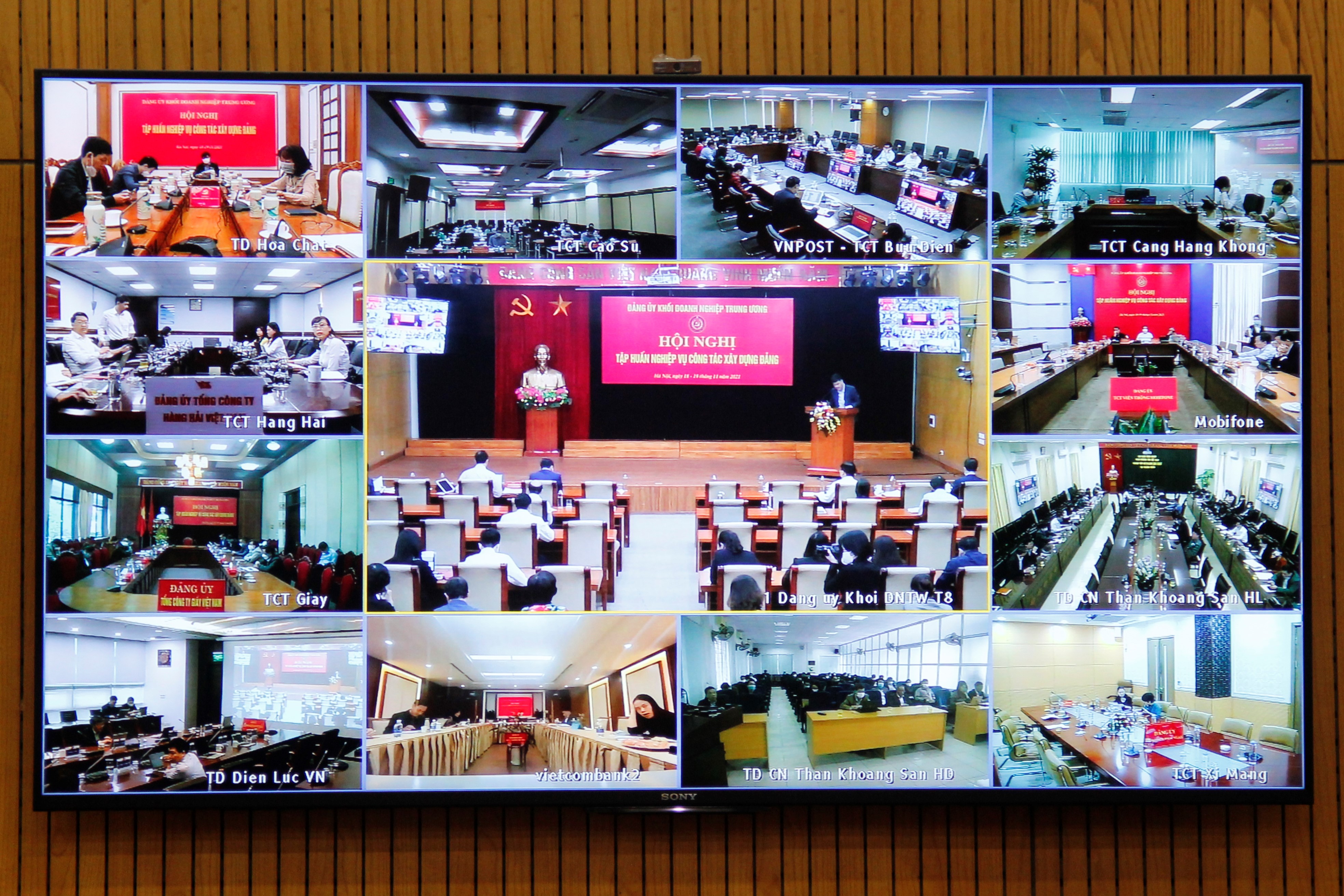 Đại biểu tham dự tại các điểm cầu.