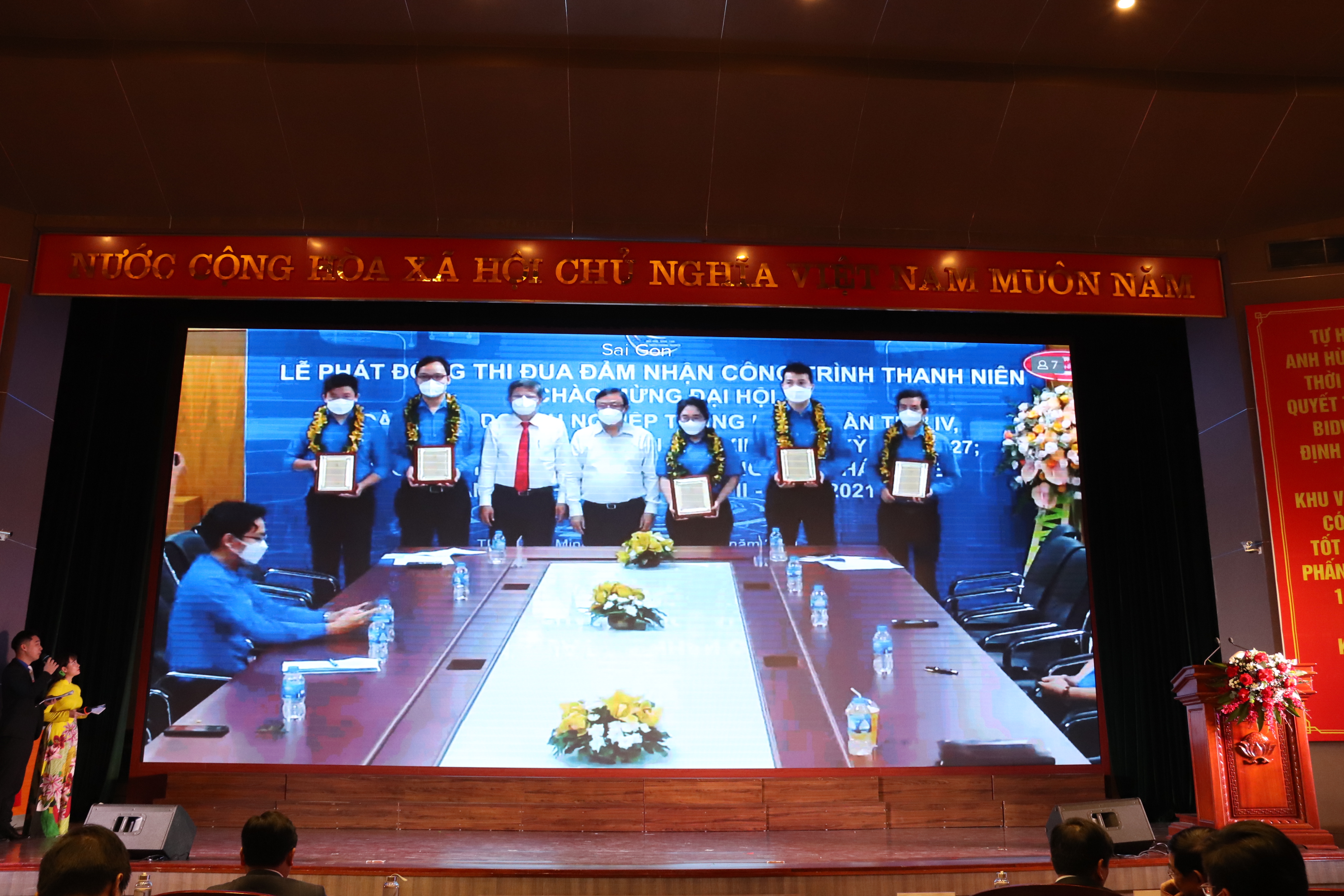 Trao giải thưởng cho các cá nhân, công trình xuất sắc tiêu biểu tại điểm cầu miền Nam.