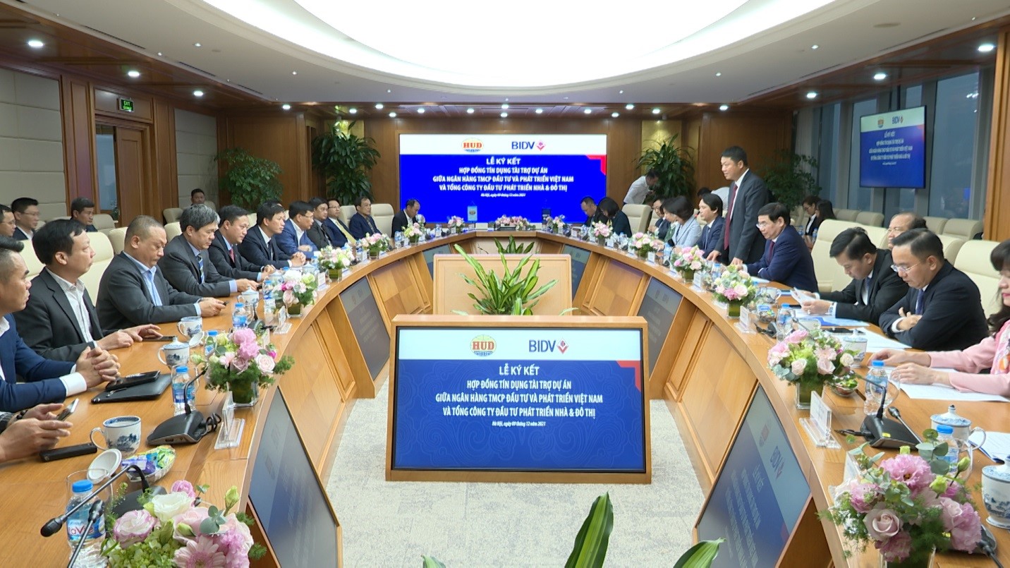 Lễ ký kết hợp đồng tài trợ vốn giữa BIDV và HUD.
