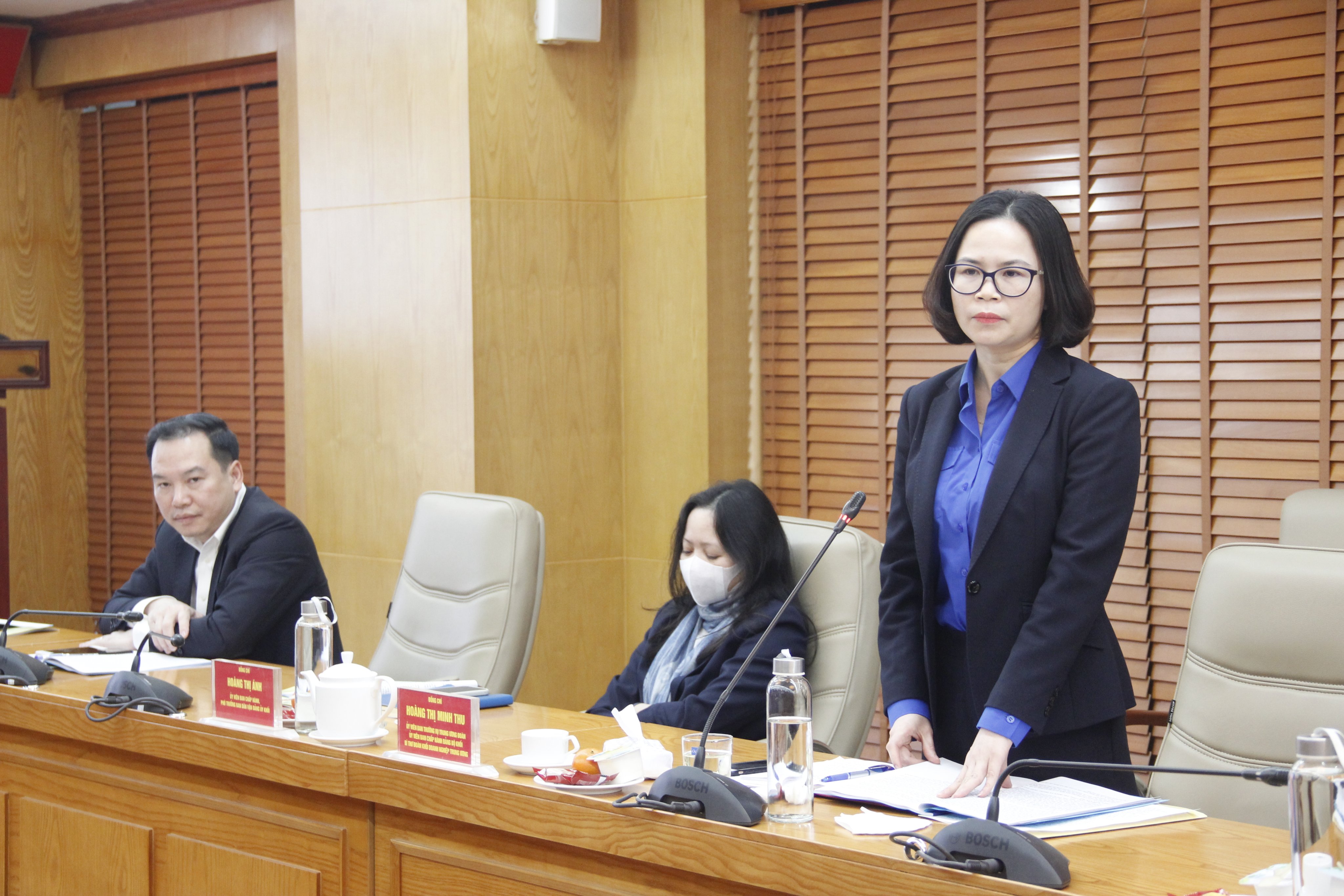 Đồng chí Hoàng Thị Minh Thu, Uỷ viên BTV Trung ương Đoàn, Uỷ viên BCH Đảng bộ Khối, Bí thư Đoàn Khối DNTW phát biểu tại Hội nghị.