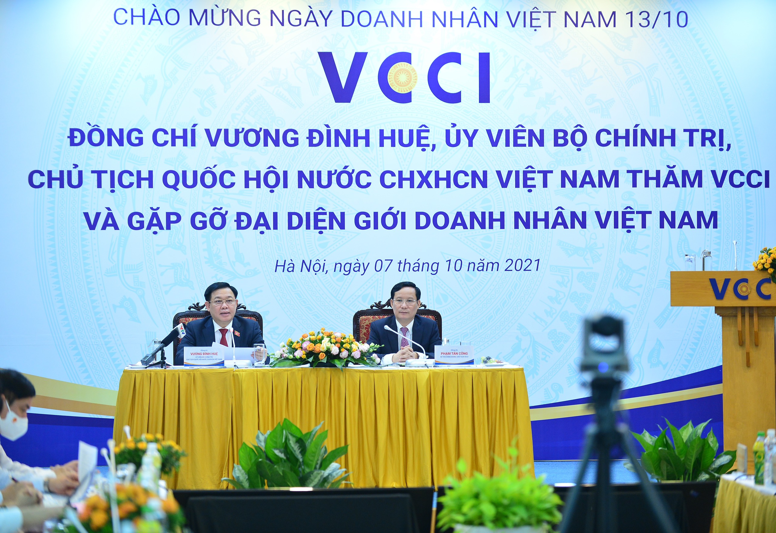 Chủ tịch Quốc hội Vương Đình Huệ thăm VCCI và gặp gỡ đại diện giới doanh nhân Việt Nam hồi tháng 10/2021
