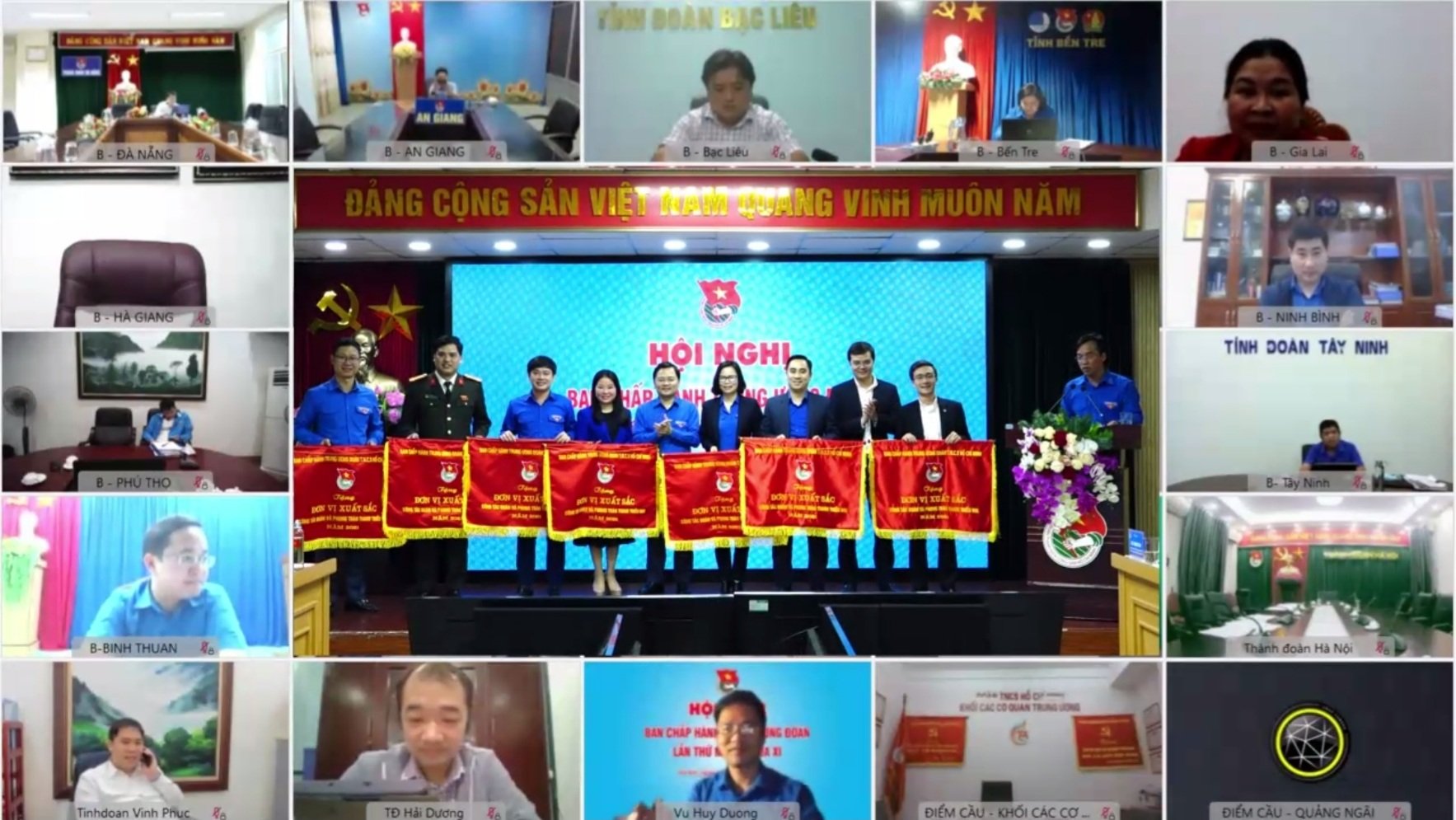 Hội nghị diễn ra dưới hình thức trực tiếp kết hợp với trực tuyến với điểm cầu chính tại Trụ sở Trung ương Đoàn (Hà Nội) và điểm cầu các tỉnh, thành Đoàn.