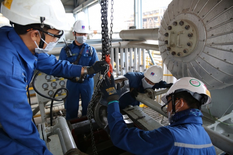 Người lao động Nhà máy Lọc dầu Dung Quất (BSR) luôn sáng tạo trong sản xuất - kinh doanh.