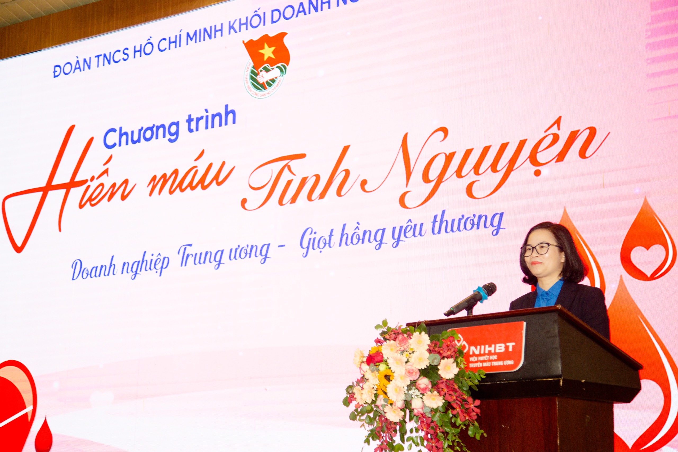 Đồng chí Hoàng Thị Minh Thu, Uỷ viên BTV TW Đoàn, Uỷ viên BCH Đảng bộ Khối, Bí thư Đoàn Khối DNTW phát động Chương trình Hiến máu tình nguyện Đoàn Khối Doanh nghiệp Trung ương.
