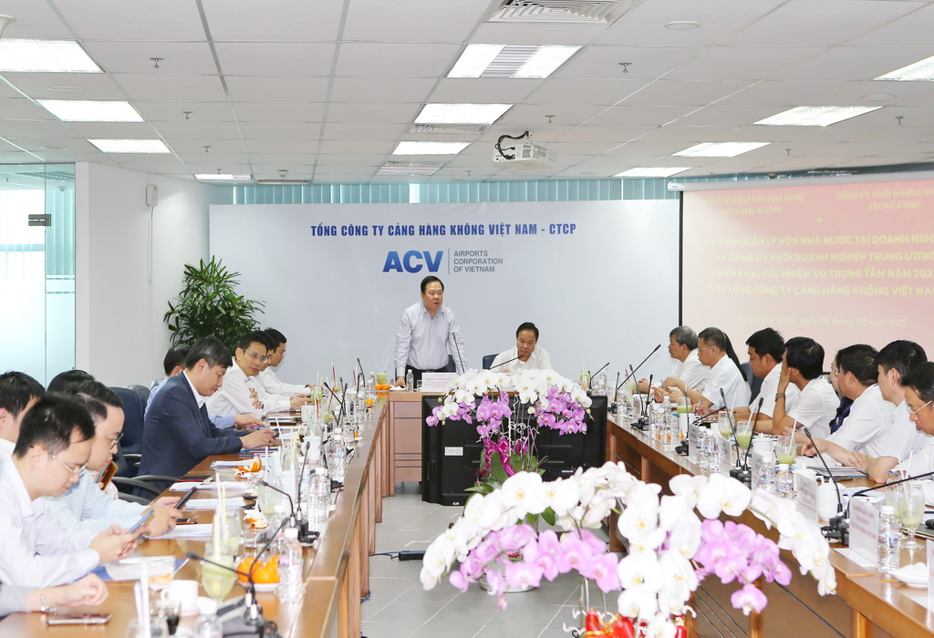 Đồng chí Nguyễn Hoàng Anh - Ủy viên Trung ương Đảng, Bí thư Ban Cán sự Đảng, Chủ tịch Ủy ban phát biểu tại buổi làm việc.