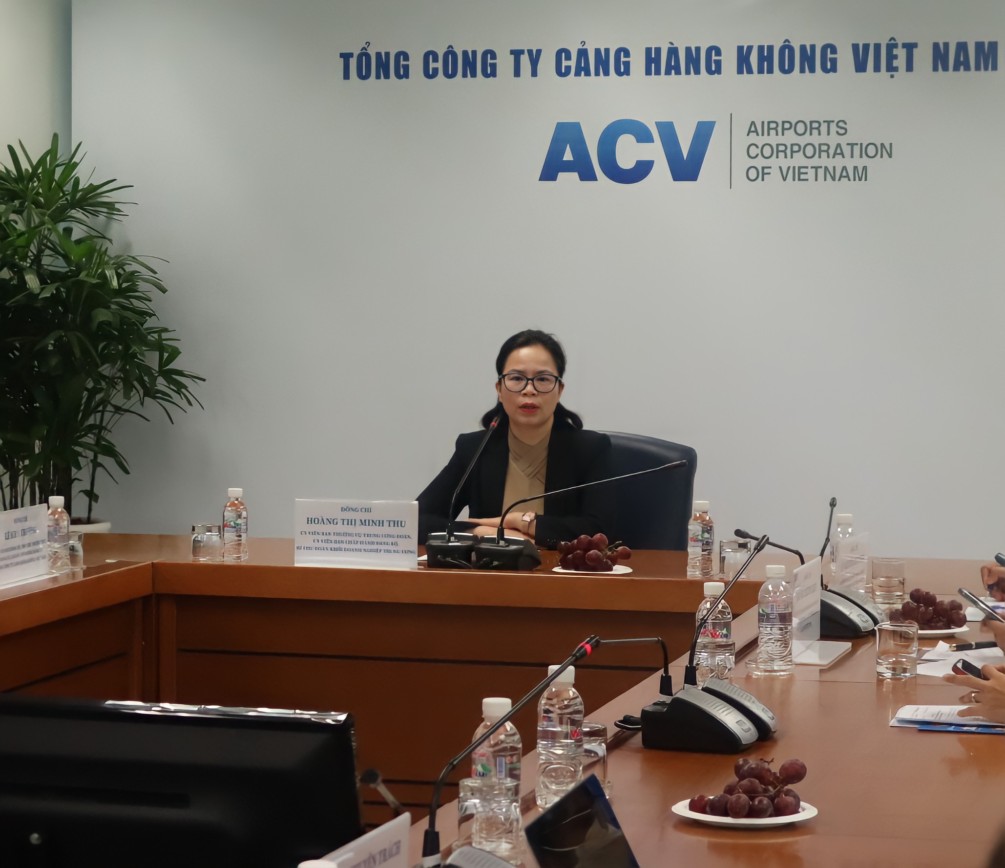 Đồng chí Hoàng Thị Minh Thu, Uỷ viên BTV Trung ương Đoàn, Uỷ viên BCH Đảng bộ Khối, Bí thư Đoàn Khối DNTW chỉ đạo Hội nghị.