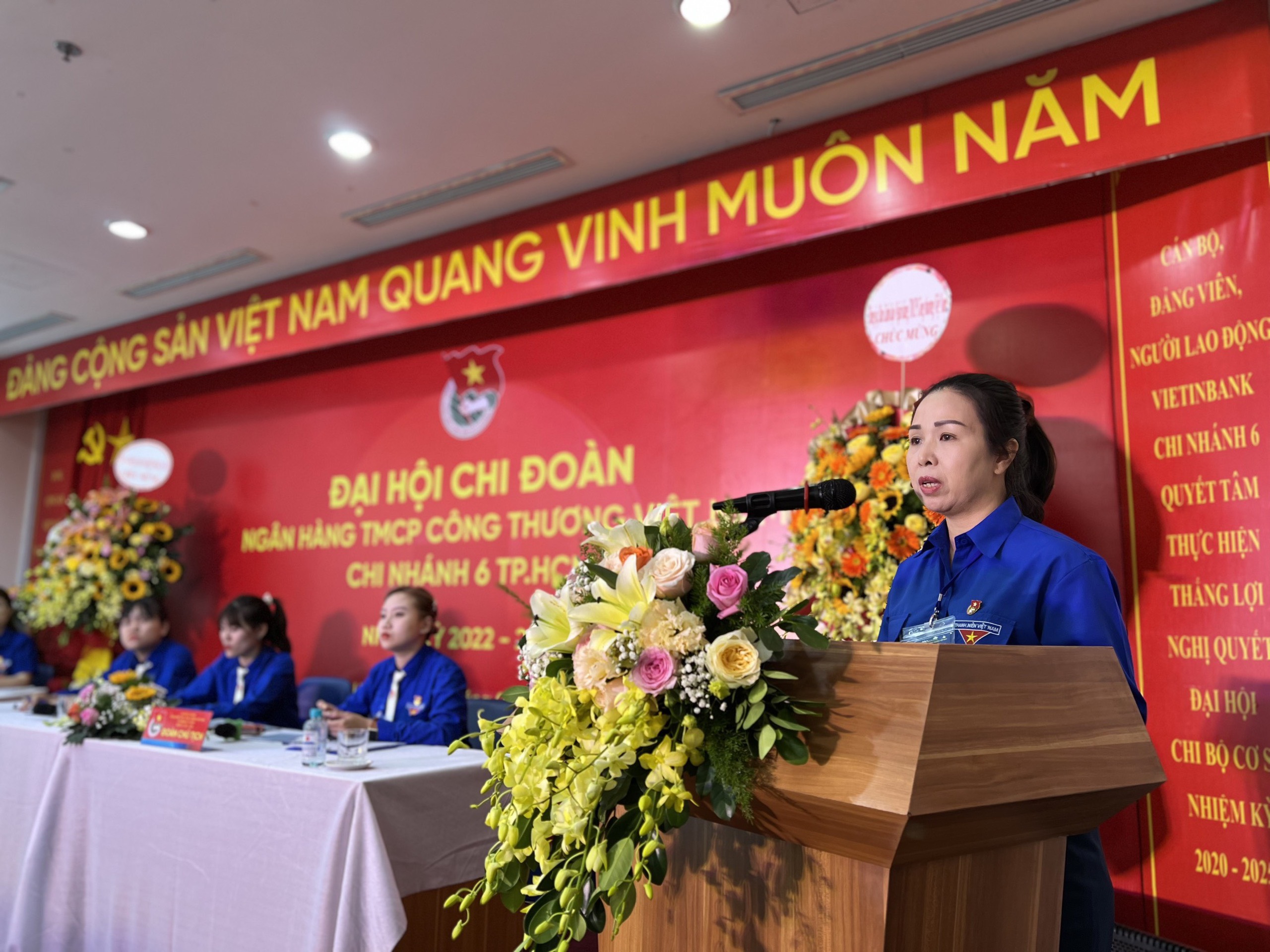 Đồng chí Lâm Ngọc Thu, Bí thư Chi bộ, Giám đốc ngân hàng TMCP Công thương Việt Nam chi nhánh 6, TP. Hồ Chí Minh phát biểu chỉ đạo Đại hội.