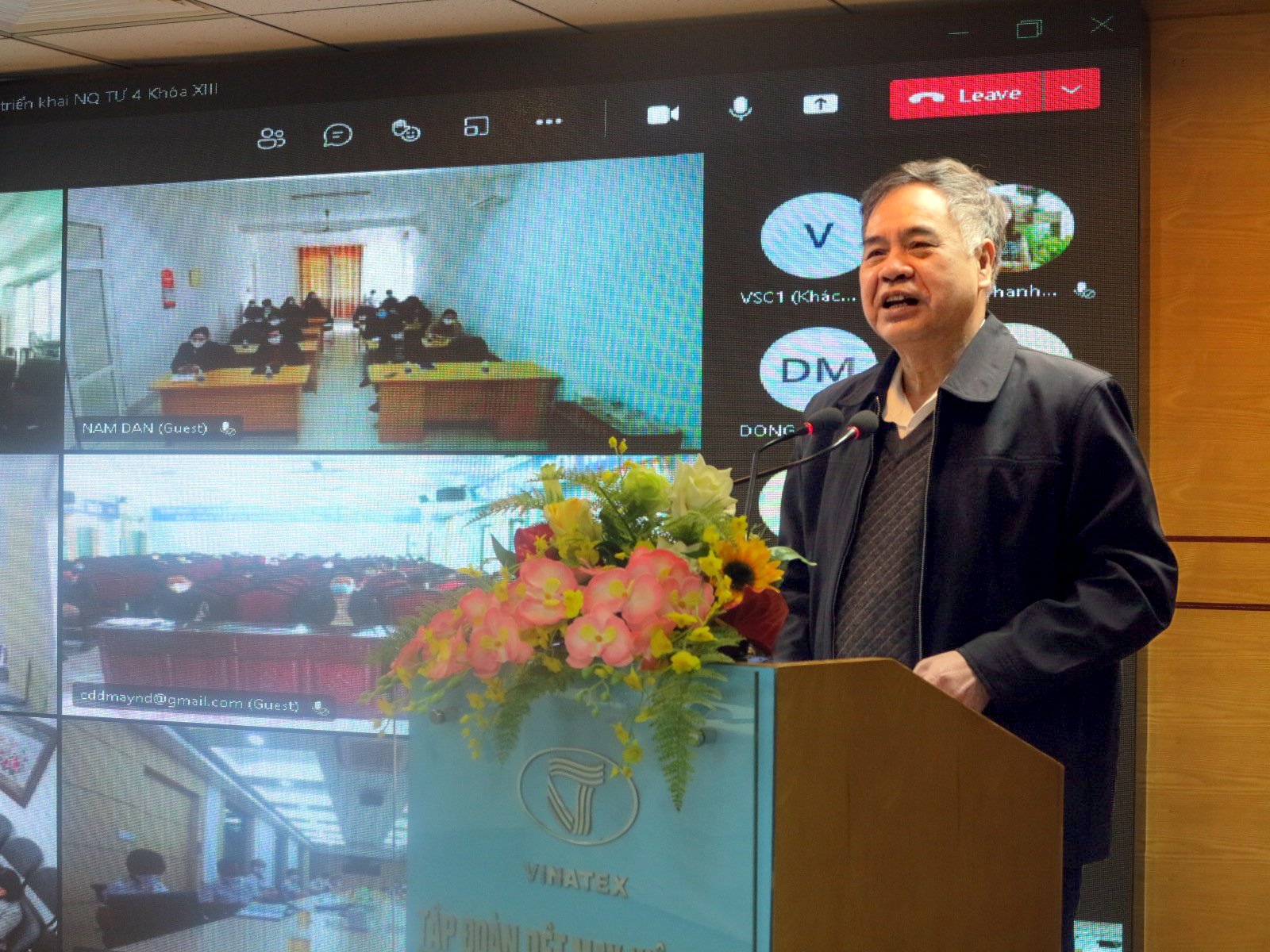 PGS.TS. Nguyễn Viết Thông – nguyên Tổng Thư ký Hội đồng Lý luận Trung ương trình bày tại Hội nghị.